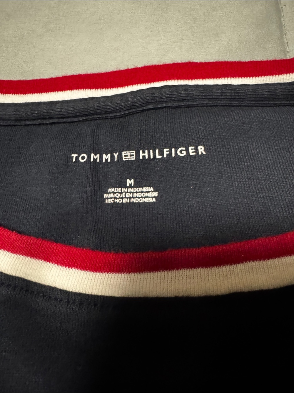 $10 DEAL Tommy Hilfiger Women’s Navy Short Sleeve Top with Red & White Trim Sz M - Picture 2 of 5